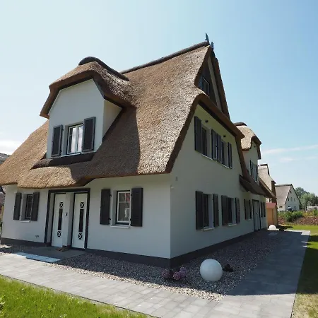 Dom wakacyjny In Mit Garten *